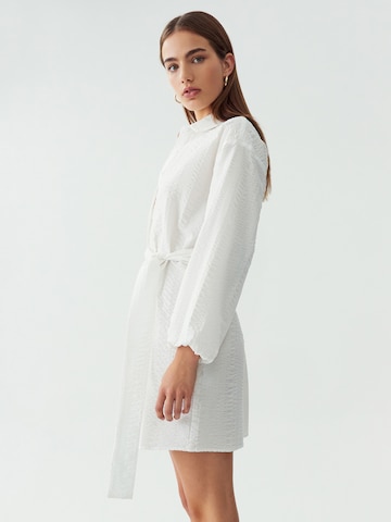 Calli Košilové šaty 'LUMI' – bílá