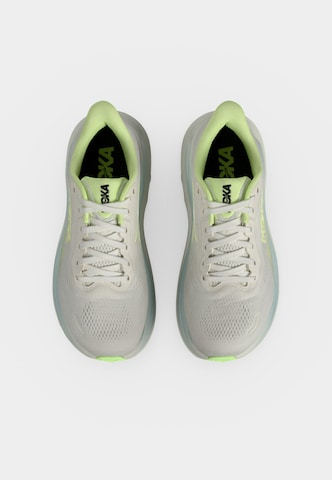 HOKA - Zapatillas de running 'Clifton 11' en beige