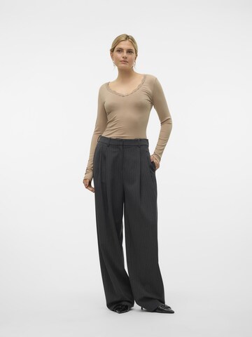 VERO MODA Wide leg Trousers in Grey
