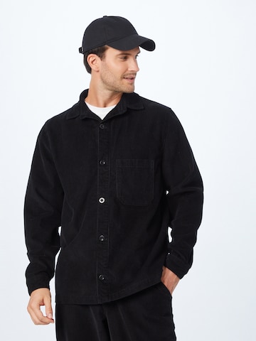 ABOUT YOU Limited - Regular Fit Camisa 'Joey' em preto: frente