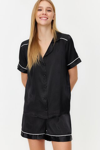 Trendyol Shorty in Black: front