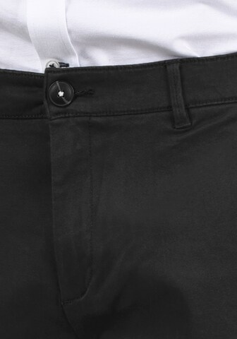 !Solid Regular Chinoshorts 'Ravi' in Schwarz