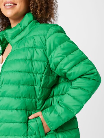 ONLY Carmakoma Демисезонная куртка 'TAHOE' в Зеленый