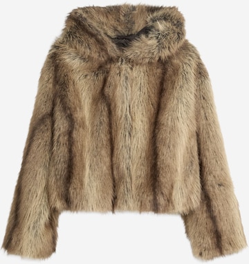 Geacă de iarnă de la Bershka pe maro: față