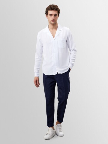 Antioch - Ajuste regular Camisa en blanco