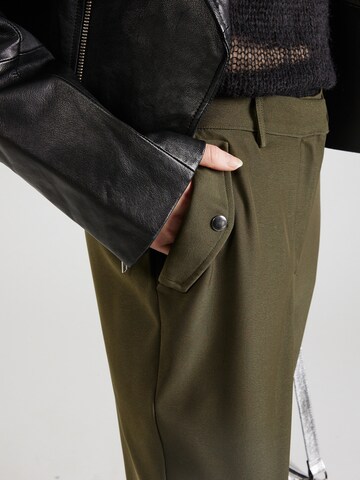 ABOUT YOU Regular Broek 'Trousers' in Groen