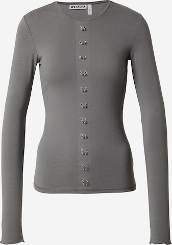 Tricou 'Louise' de la WEEKDAY pe gri: față