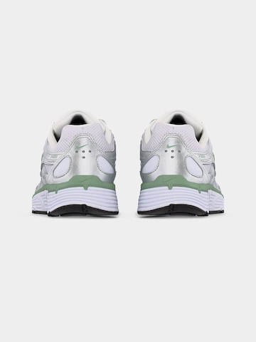Baskets basses 'P-6000' Nike Sportswear en argent