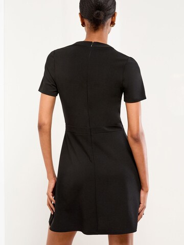 Lipsy Kleid in Schwarz