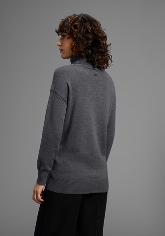 LAURA SCOTT Sweater in Grey
