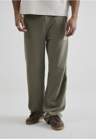 regular Pantaloni di Prohibited in verde