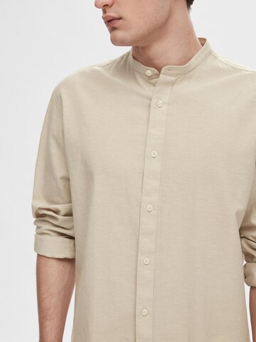 SELECTED HOMME Regular fit Button Up Shirt in Beige