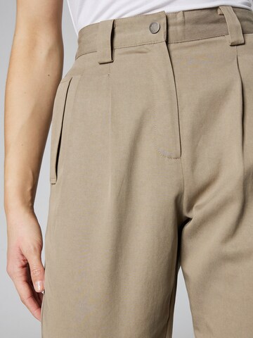 Tapered Pantaloni con pieghe 'Nicola' di Guido Maria Kretschmer Women in verde