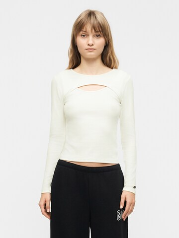 Tricou de la GAP pe alb: față