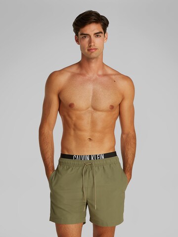Shorts de bain 'Intense Power' Calvin Klein Swimwear en vert : devant