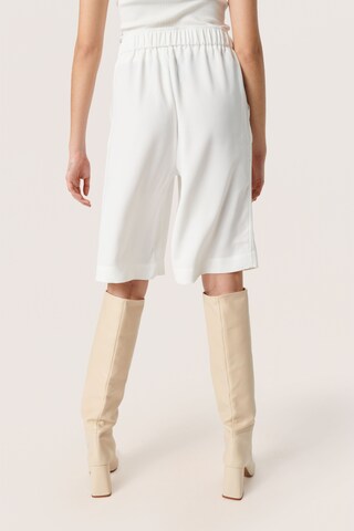 SOAKED IN LUXURY Loose fit Trousers 'Shirley' in White