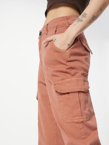 Effilé Pantalon cargo Urban Classics en marron