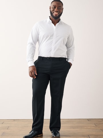 Coupe slim Pantalon à plis Next en noir