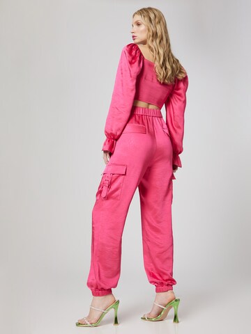 Hoermanseder x About You Tapered Cargobroek in Roze