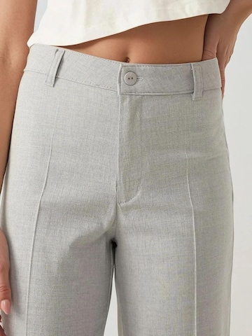 Wide leg Pantaloni con piega frontale di Hiccup in grigio