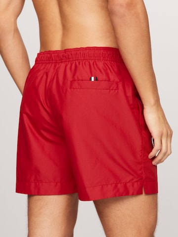 Shorts de bain TOMMY HILFIGER en rouge