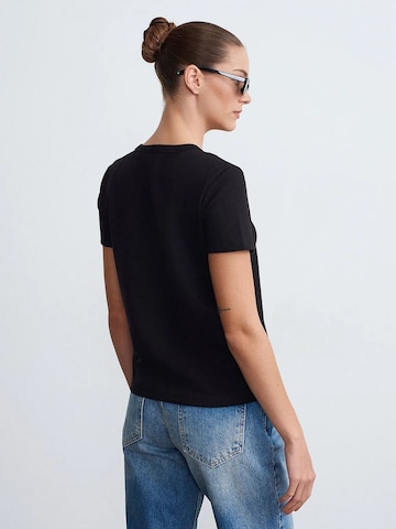 Maglietta di Dilvin in nero