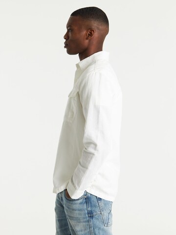 CHASIN' Regular fit Button Up Shirt 'Stryke Linen' in White