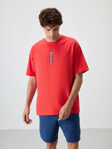 Tommy Life - Camisa em vermelho: frente