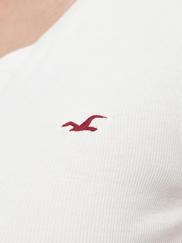 HOLLISTER Μπλουζάκι σε λευκό