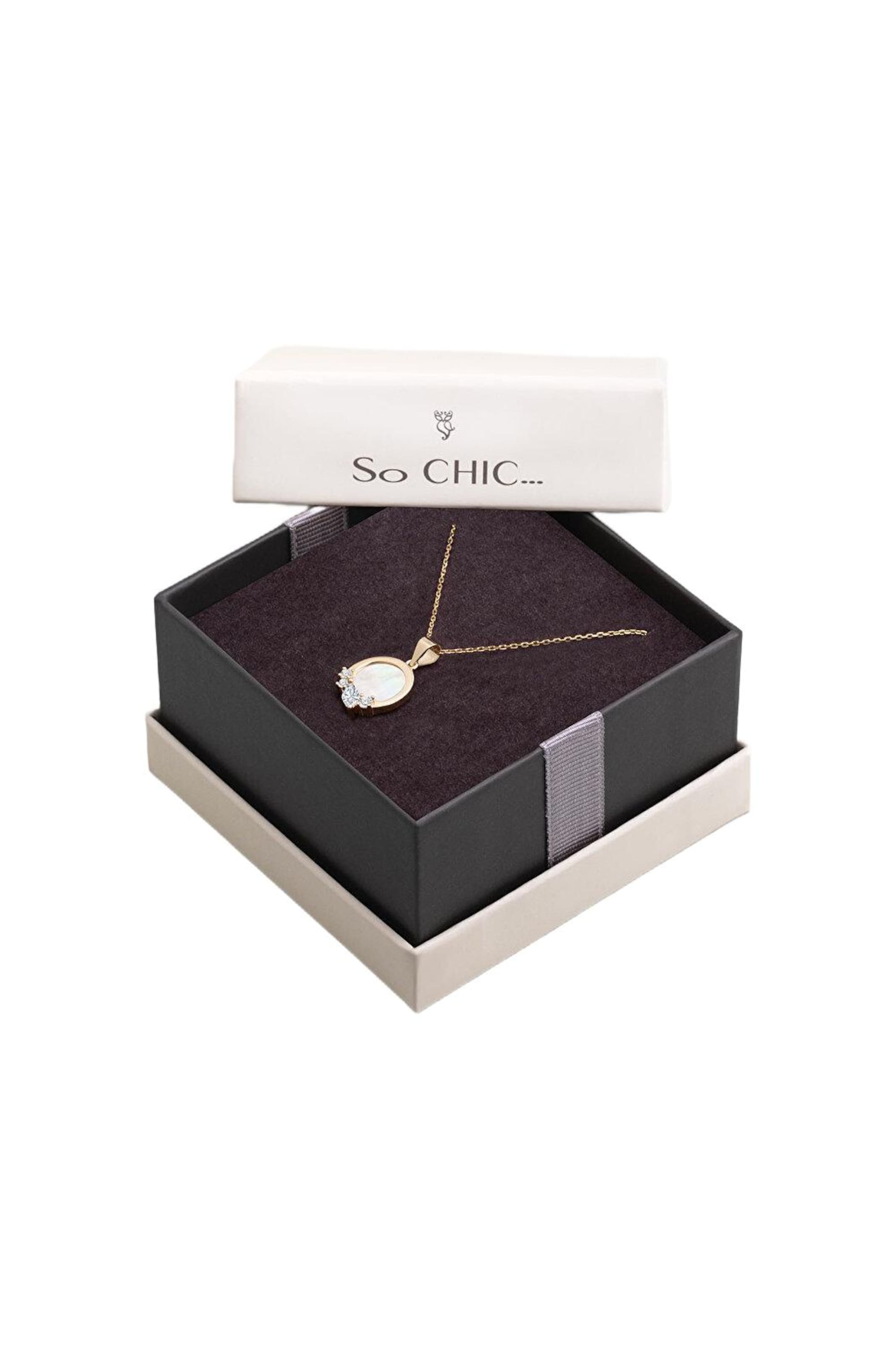 So Chic Necklace in Gold