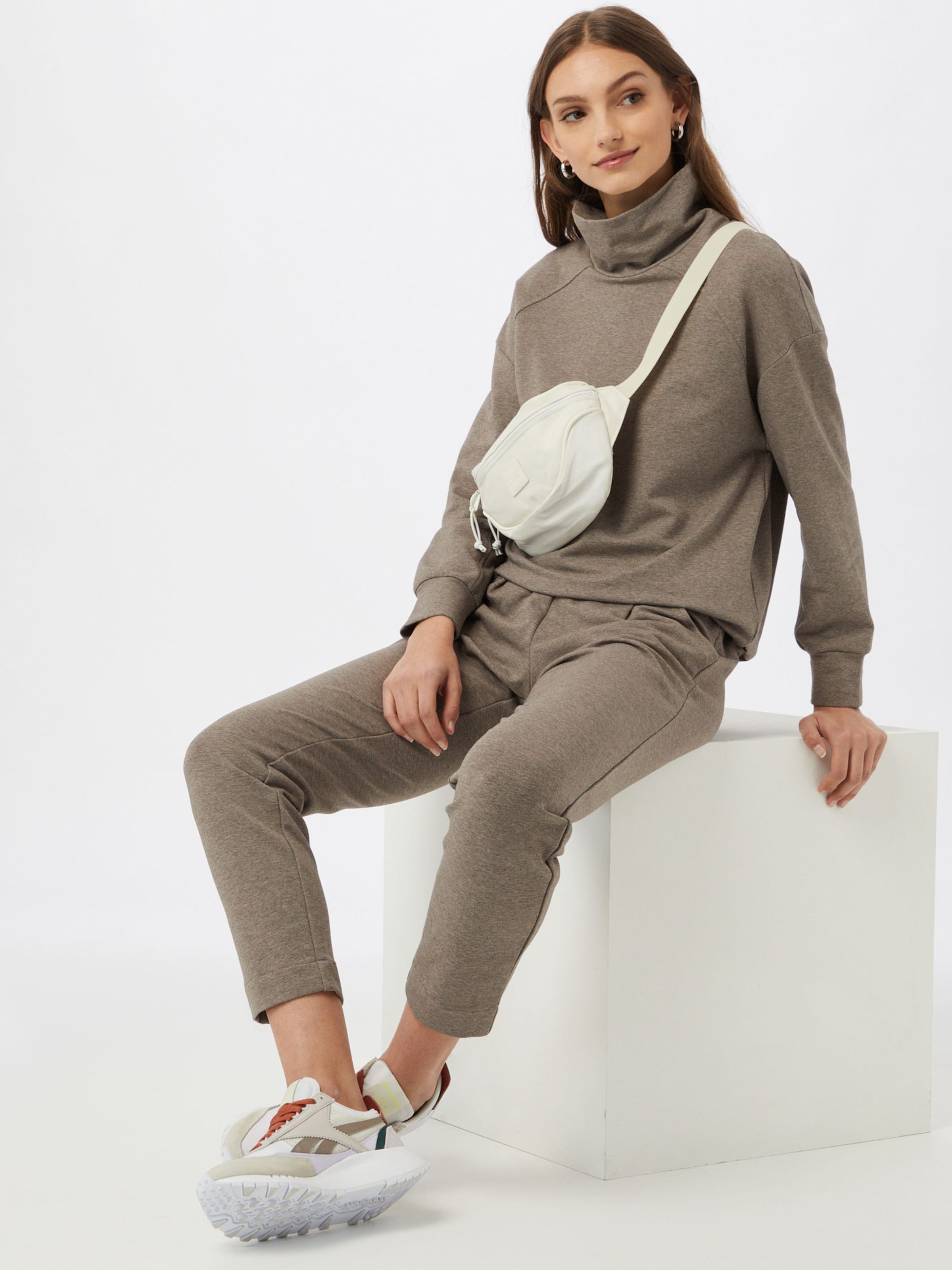 Frauen Sportarten Varley Sweatshirt 'Morrison' in Braun - CU97044 Frauen Sportarten Varley Sweatshirt 'Morrison' in Braun - CU97044