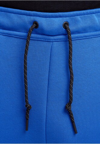 NIKE Tapered Broek in Blauw