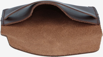 Buckle & Seam Case 'Lima' in Brown