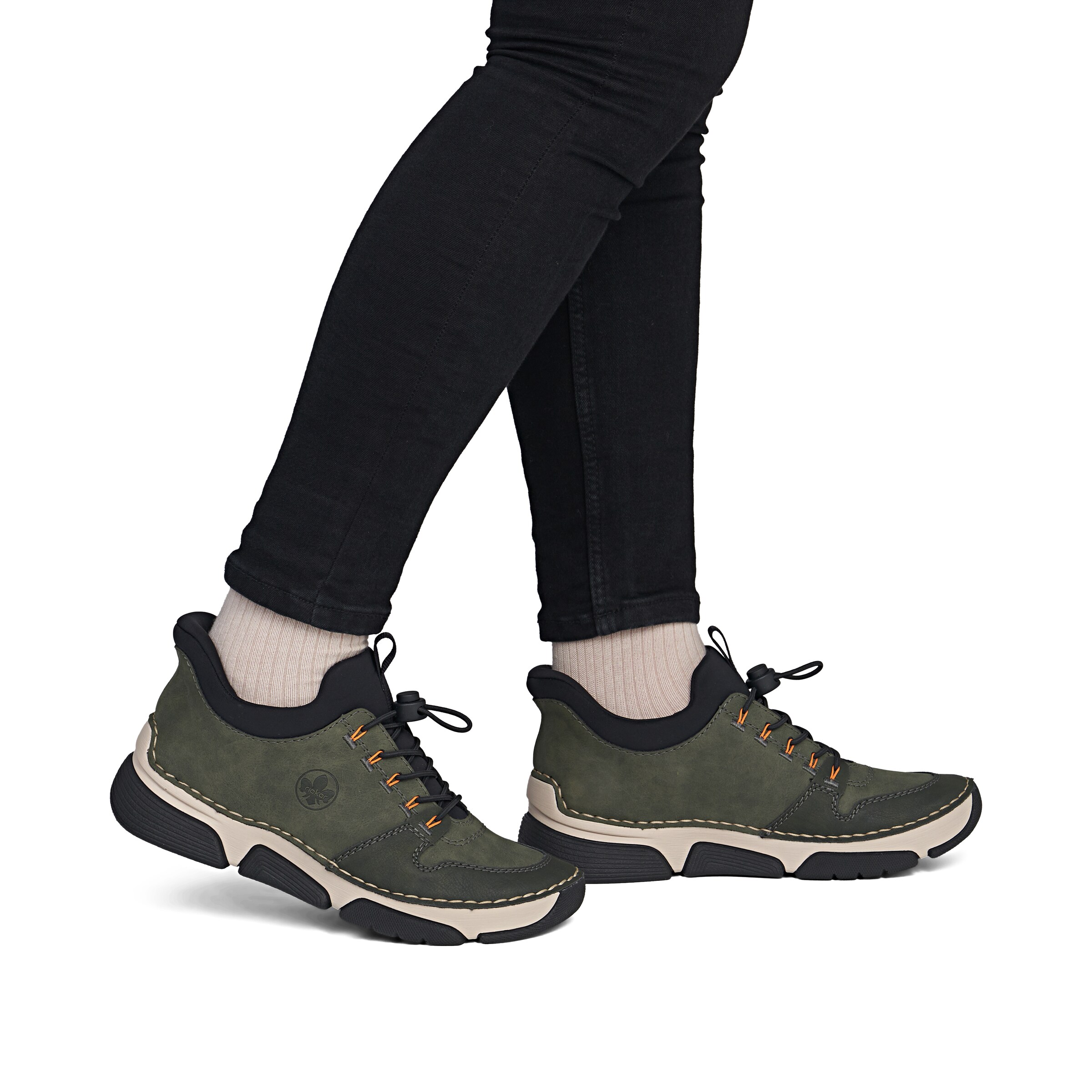 Chaussure basse Rieker en vert : devant