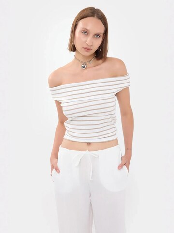 Hiccup Top in White: front