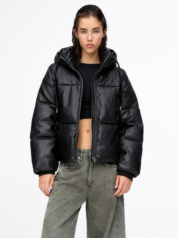 Pull&Bear Overgangsjakke i sort: forside