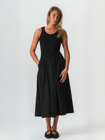 TEESHOPPEN - Vestido ' Henne ' em preto