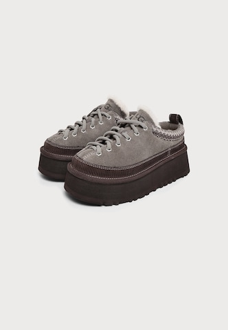 UGG Šněrovací boty 'Heritage' – šedá
