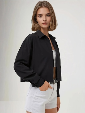 Hiccup Bluse in Schwarz: Vorderseite