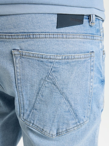 Coupe slim Jean 'Evan Fade' CHASIN' en bleu