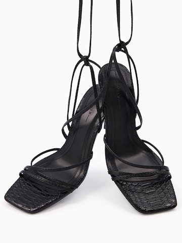 Bershka Sandalen met riem in Zwart