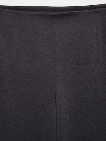 MANGO Szeroka nogawka Spodnie 'Avayax' w kolorze czarny
