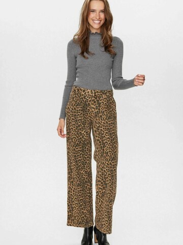 NÜMPH Loosefit Broek 'Nugigi' in Bruin: voorkant