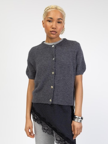BROKE + SCHÖN Strickjacke 'Kurzarm Strickjacke' in Grau: Vorderseite