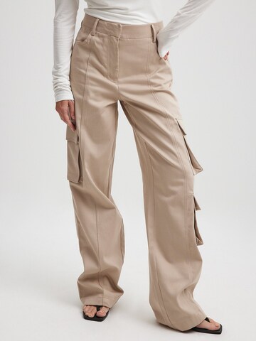 NA-KD Loose fit Cargo Pants in Beige: front