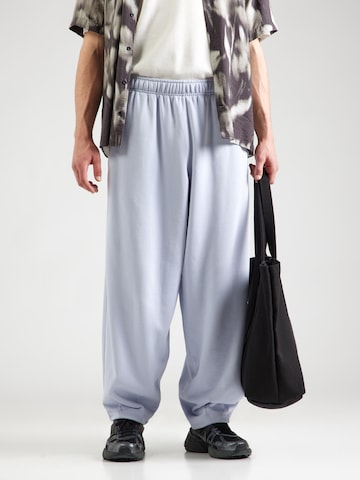 Effilé Pantalon 'CLUB' Nike Sportswear en bleu : devant