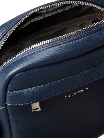 Calvin Klein Regular Schoudertas in Blauw