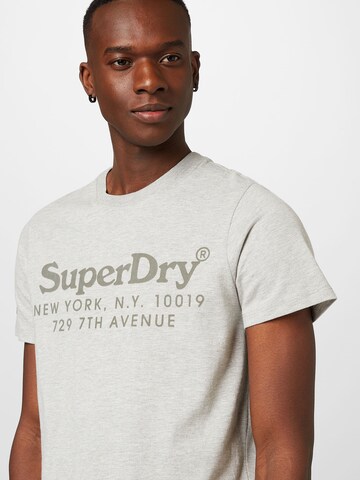 Superdry T-Shirt in Grau