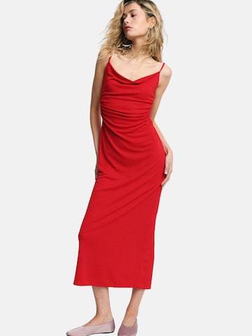 PLEASE Jurk in Rood: voorkant