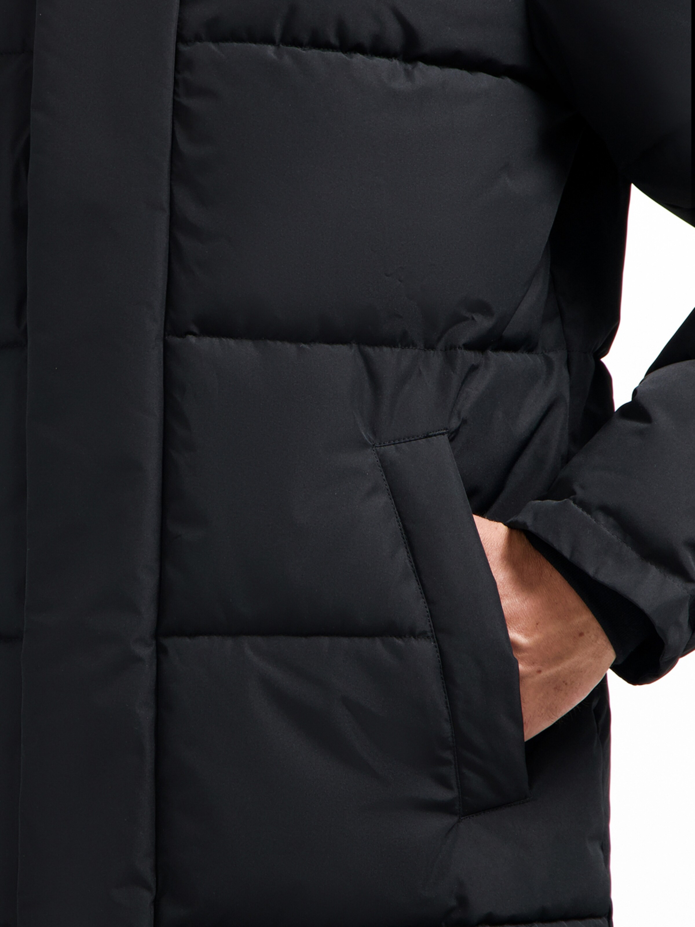 No Excess Jacke in Schwarz